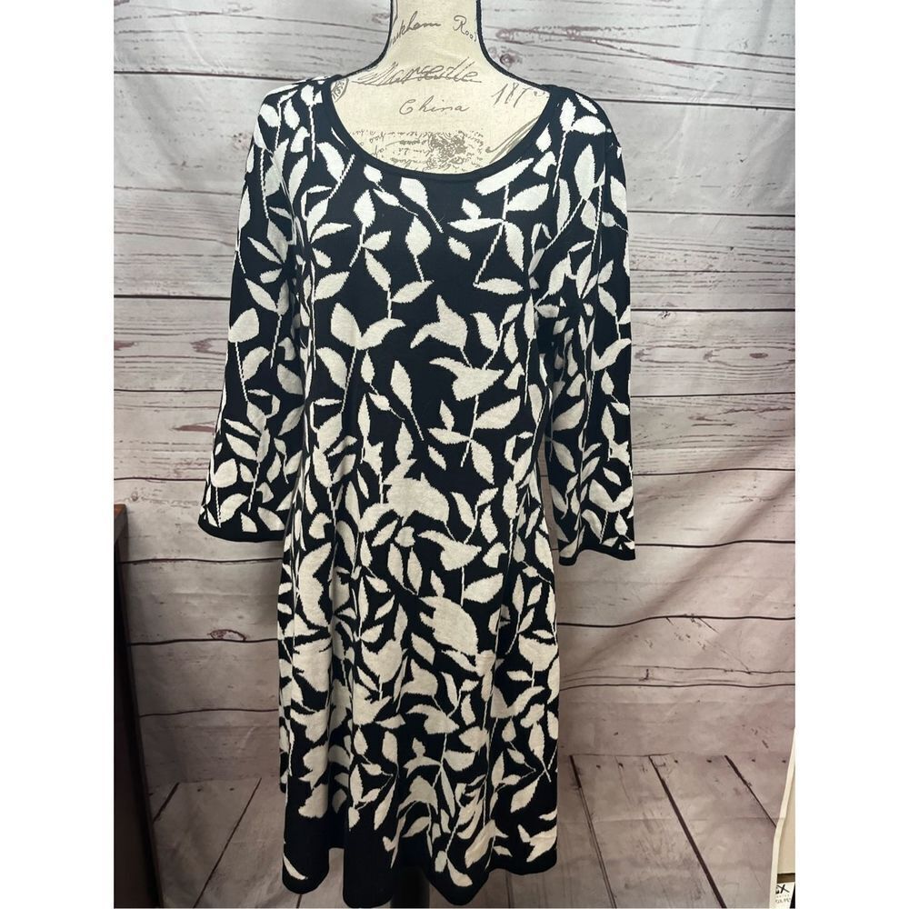 Ann Taylor Black White Leaf Print Knit‎ Sweater Dress 3/4 Sleeve Scoop Neck